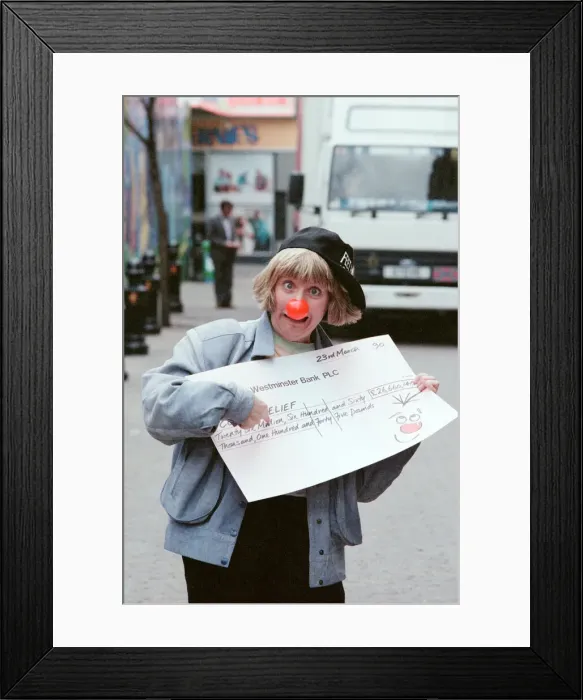Framed Print : Victoria Wood with Comic Relief Red Nose and Cheque. 23rd March 1990 Framed Print : Victoria Wood with Comic Relief Red Nose and Cheque. 23rd March 1990