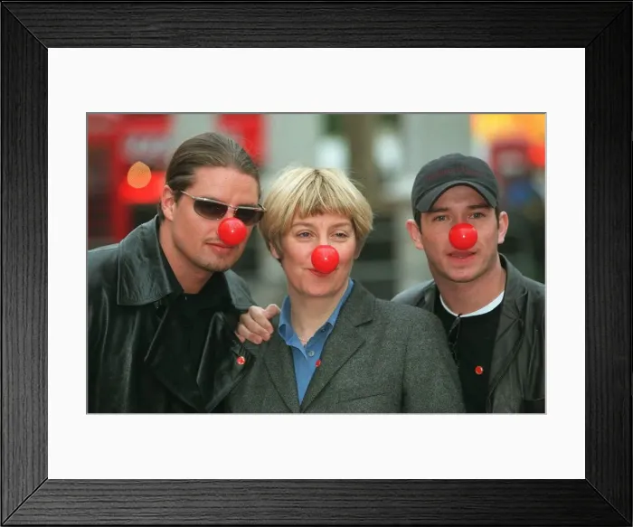 Framed Print : Boyzones Keith and Steve with Victoria Wood in London to day for the launch of comic Framed Print : Boyzones Keith and Steve with Victoria Wood in London to day for the launch of comic