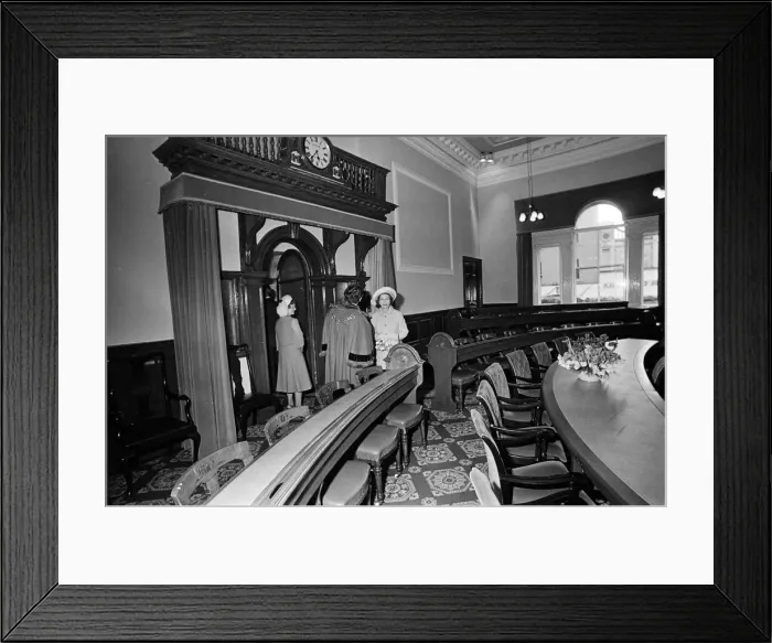 Framed Print : Queen Elizabeth II visits Stockton Town Centre during her Silver Jubilee tour
