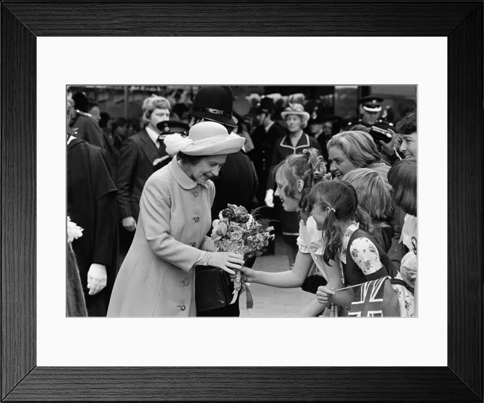 Framed Print : Queen Elizabeth II visits Hartlepool Town Centre during her Silver Jubilee tour Framed Print : Queen Elizabeth II visits Hartlepool Town Centre during her Silver Jubilee tour