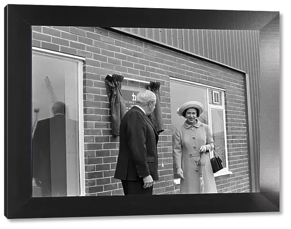 Queen Elizabeth II visits Tees Dock. 14th July 1977