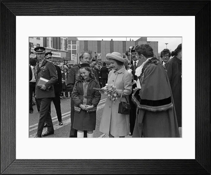 Framed Print : Queen Elizabeth II visits Hartlepool Town Centre during her Silver Jubilee tour