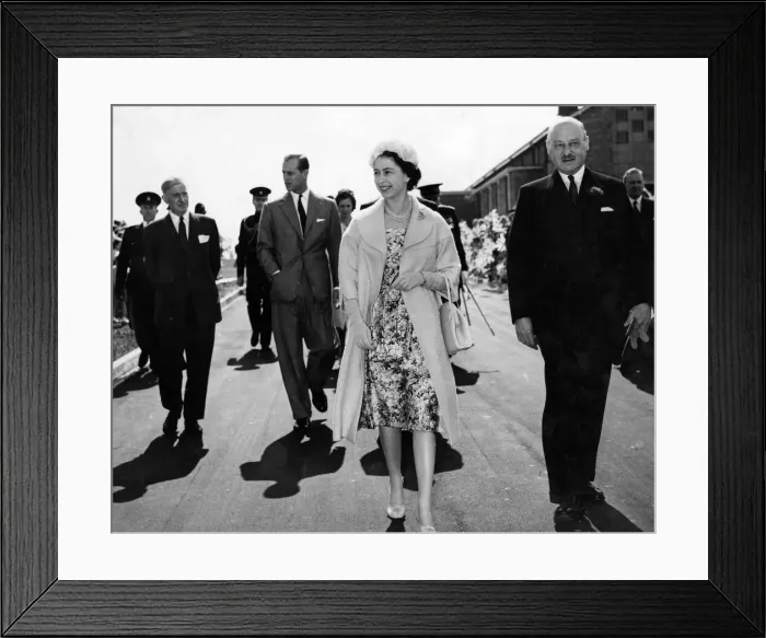 Framed Print : Queen Elizabeth II and Prince Philip, Duke of Edinburgh walk to Durham County Council Framed Print : Queen Elizabeth II and Prince Philip, Duke of Edinburgh walk to Durham County Council