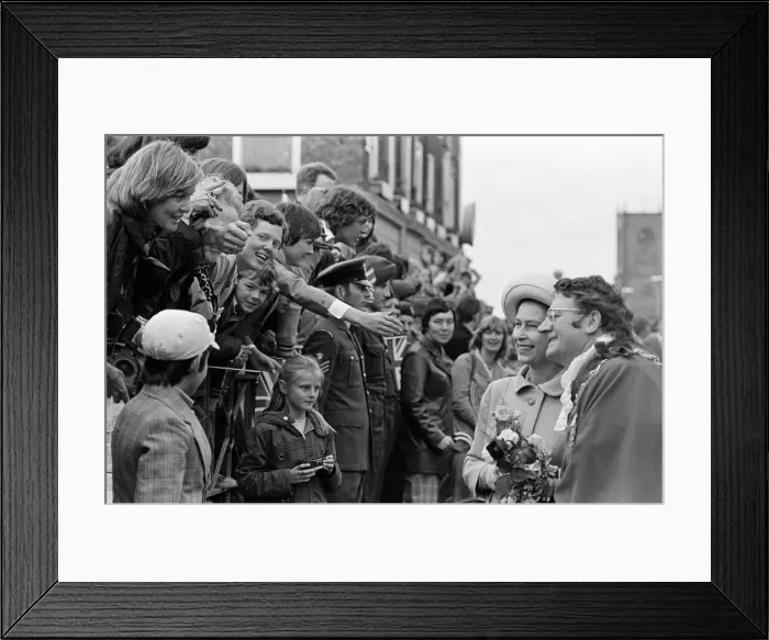 Framed Print : Queen Elizabeth II visits Stockton Town Centre during her Silver Jubilee tour