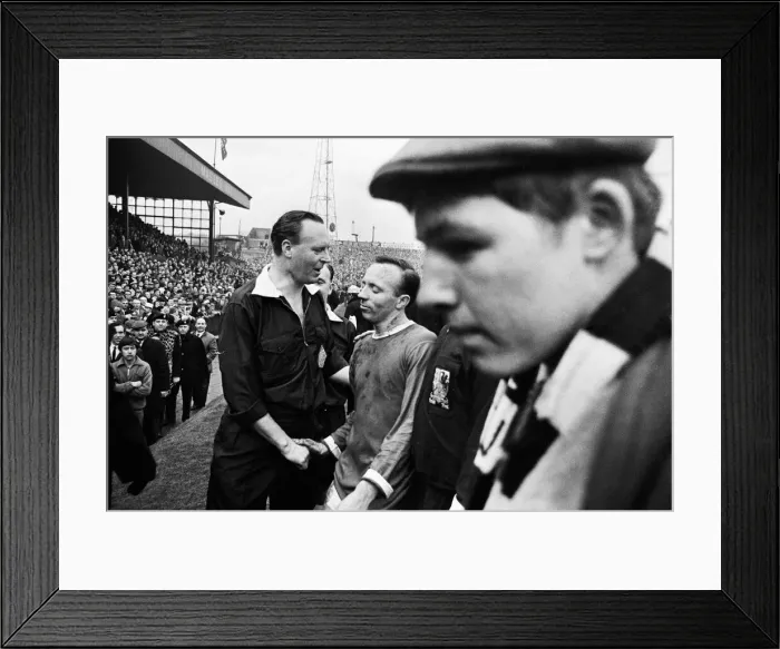 Framed Print : FA Cup Semi Final match at Burnden Park, Bolton. Everton 1 v Manchester United 0