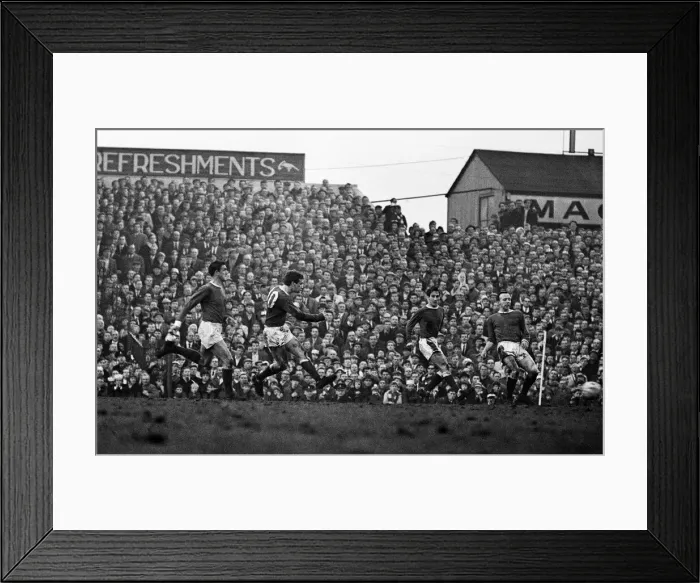 Framed Print : FA Cup Semi Final match at Burnden Park, Bolton. Everton 1 v Manchester United 0 Framed Print : FA Cup Semi Final match at Burnden Park, Bolton. Everton 1 v Manchester United 0