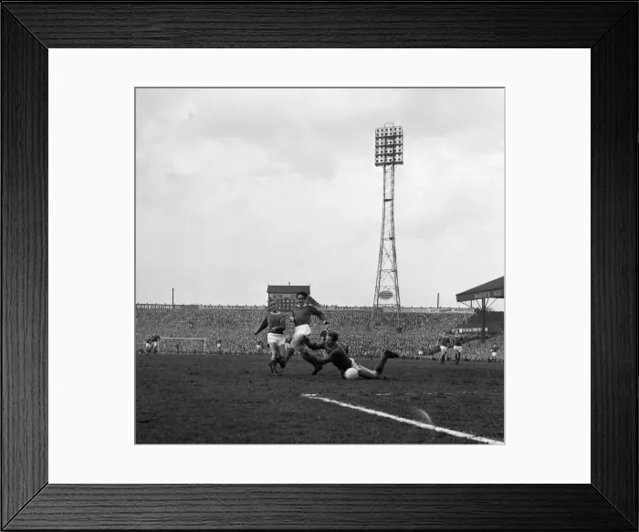 Framed Print : FA Cup Semi Final match at Burnden Park, Bolton. Everton 1 v Manchester United 0 Framed Print : FA Cup Semi Final match at Burnden Park, Bolton. Everton 1 v Manchester United 0