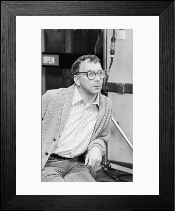 Framed Print : Victoria Wood As Seen on TV, television series, filming comedy sketches of Acorn Antiques Framed Print : Victoria Wood As Seen on TV, television series, filming comedy sketches of Acorn Antiques