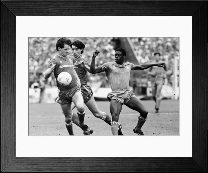 Framed Print : Chelsea 0-1 Liverpool, League match at Stamford Bridge, Saturday 3rd May 1986 Framed Print : Chelsea 0-1 Liverpool, League match at Stamford Bridge, Saturday 3rd May 1986