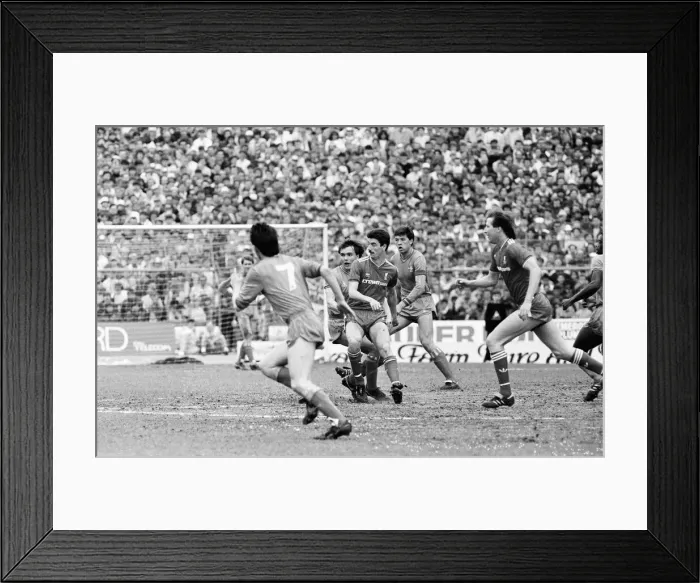 Framed Print : Chelsea 0-1 Liverpool, League match at Stamford Bridge, Saturday 3rd May 1986 Framed Print : Chelsea 0-1 Liverpool, League match at Stamford Bridge, Saturday 3rd May 1986