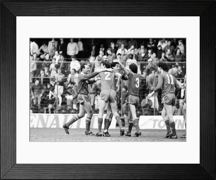 Framed Print : Chelsea 0-1 Liverpool, League match at Stamford Bridge, Saturday 3rd May 1986 Framed Print : Chelsea 0-1 Liverpool, League match at Stamford Bridge, Saturday 3rd May 1986