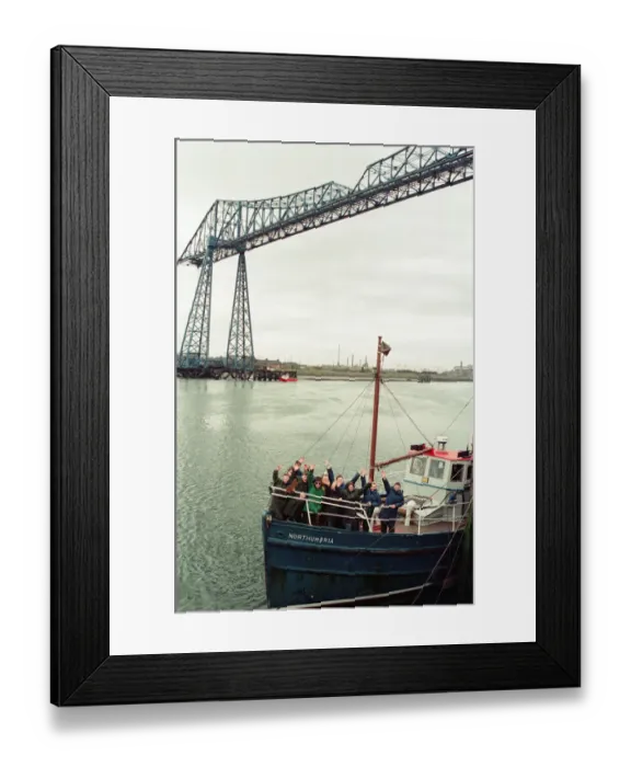 Framed Print : Pupils from Dene School, Thornby, start their environmental project on the River Tees Framed Print : Pupils from Dene School, Thornby, start their environmental project on the River Tees
