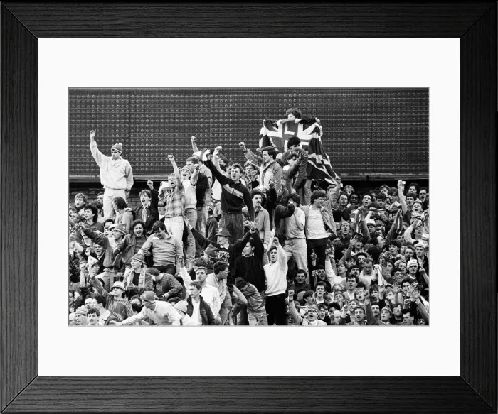 Framed Print : Chelsea 0-1 Liverpool, League match at Stamford Bridge, Saturday 3rd May 1986 Framed Print : Chelsea 0-1 Liverpool, League match at Stamford Bridge, Saturday 3rd May 1986