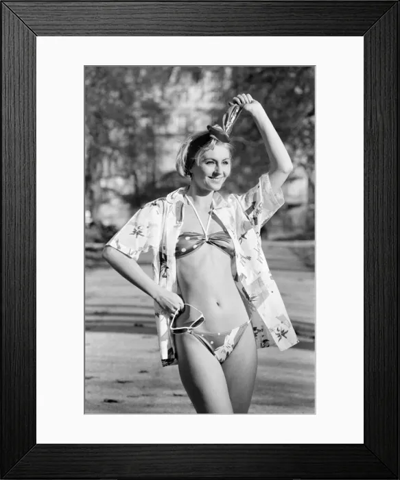 Framed Print : British Home Stores Spring Fashions, Photo-shoot, London, 23rd January 1985 Framed Print : British Home Stores Spring Fashions, Photo-shoot, London, 23rd January 1985