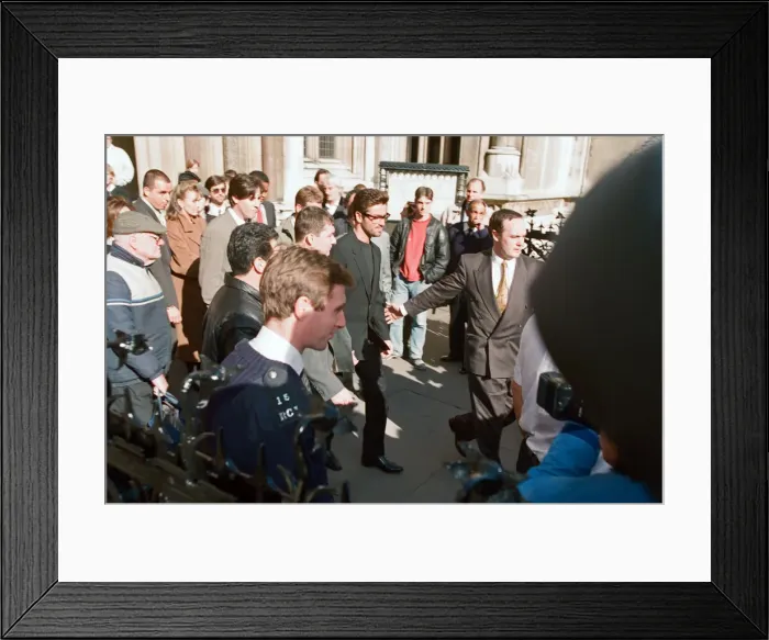 Framed Print : George Michael pictured at the Law Courts for his legal battle with Sony Framed Print : George Michael pictured at the Law Courts for his legal battle with Sony