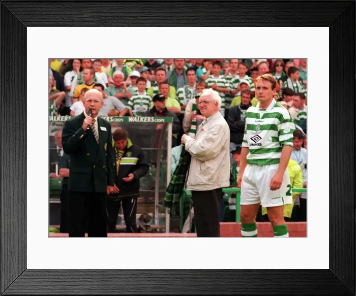 Framed Print : Fergus McCann with pensioner Owen Nugent August 1998 Framed Print : Fergus McCann with pensioner Owen Nugent August 1998
