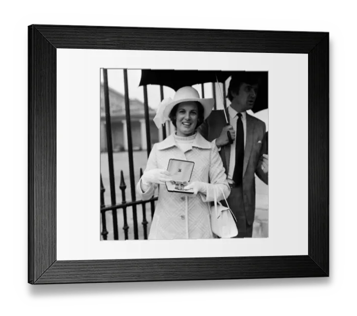 Framed Print : Scottish singer Moira Anderson who attended the investiture at Buckingham Palace to
