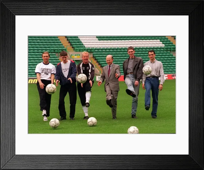 Framed Print : FERGUS McCANN WITH HOMELESS BROTHERS JOE GALLAGHER AND THOMAS GALLAGHER ALSO IN THE PIC Framed Print : FERGUS McCANN WITH HOMELESS BROTHERS JOE GALLAGHER AND THOMAS GALLAGHER ALSO IN THE PIC