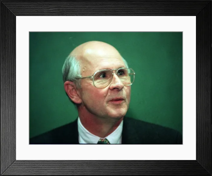 Framed Print : Fergus McCann at press conference for new Celtic coach July 1998