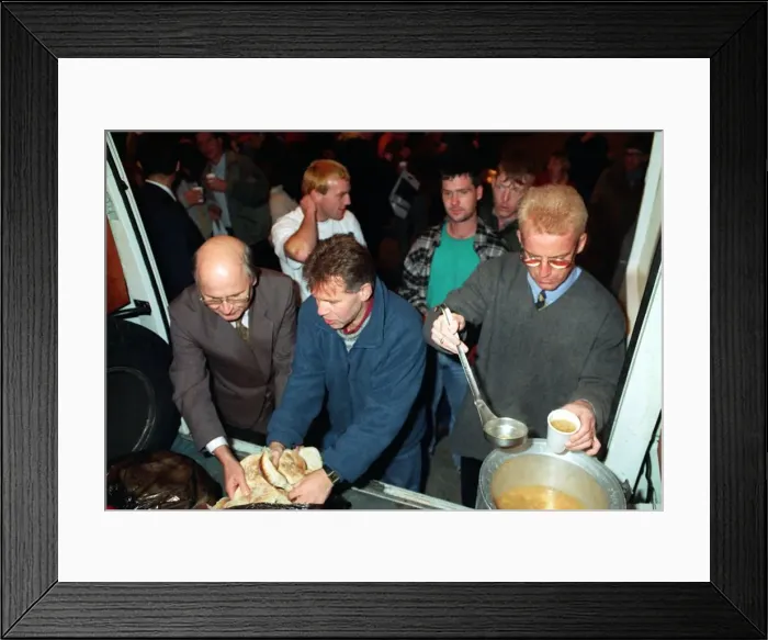 Framed Print : TOMMY BURNS CELTIC MANAGER AND FERGUS McCANN WHO ASSISTED THE CHARITY WORKERS IN FEEDING