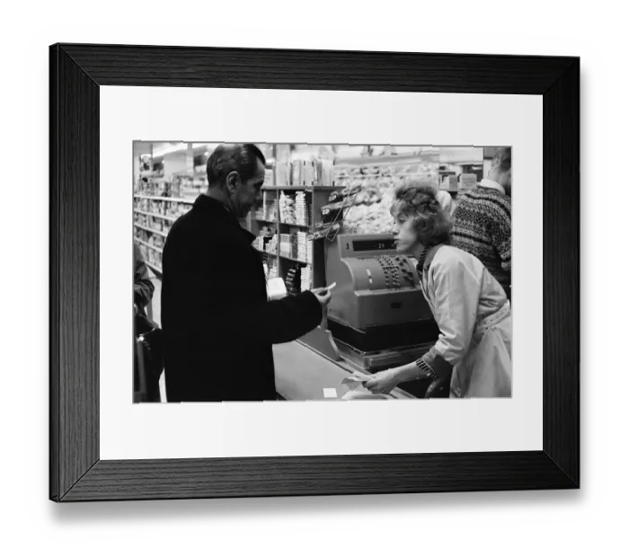Framed Print : Shoppers, Fine Fare Supermarket, Wilton, London, 29th October 1963 Framed Print : Shoppers, Fine Fare Supermarket, Wilton, London, 29th October 1963