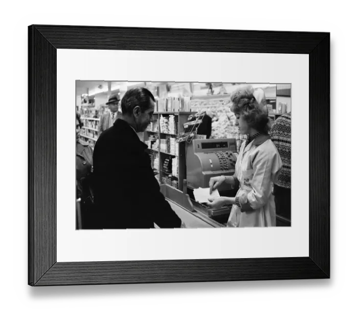 Framed Print : Shoppers, Fine Fare Supermarket, Wilton, London, 29th October 1963 Framed Print : Shoppers, Fine Fare Supermarket, Wilton, London, 29th October 1963