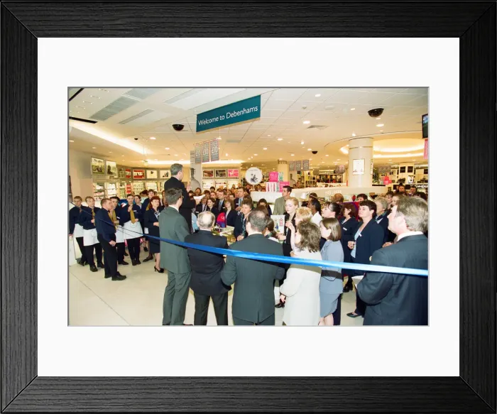Framed Print : The opening of The Oracle shopping centre, Reading. 23rd September 1999
