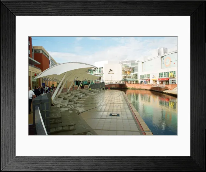 Framed Print : The opening of The Oracle shopping centre, Reading. 23rd September 1999 Framed Print : The opening of The Oracle shopping centre, Reading. 23rd September 1999
