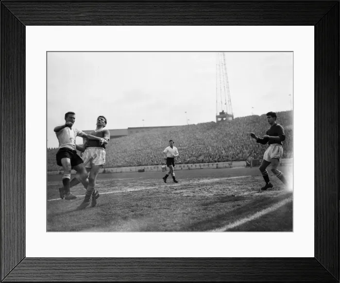 Framed Print : English League Division One match at Stamford Bridge. Chelsea 1-3 Tottenham Framed Print : English League Division One match at Stamford Bridge. Chelsea 1-3 Tottenham
