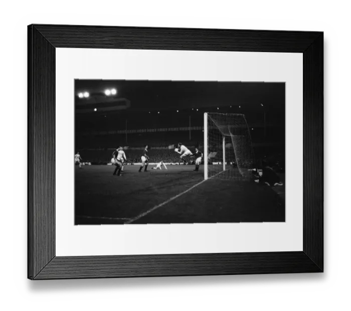 Framed Print : European Cup Winers Cup First Round First Leg match at White Hart Lane Framed Print : European Cup Winers Cup First Round First Leg match at White Hart Lane