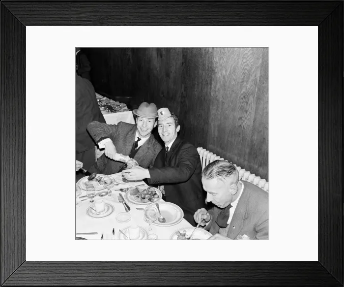 Framed Print : Tottenham Hotspur Christmas Party 19th December 1961. Cliff Jones (centre