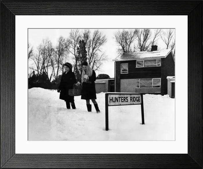 Framed Print : Eleven year old Thomasina Deere and her brother David brave the cold conditions to go Framed Print : Eleven year old Thomasina Deere and her brother David brave the cold conditions to go