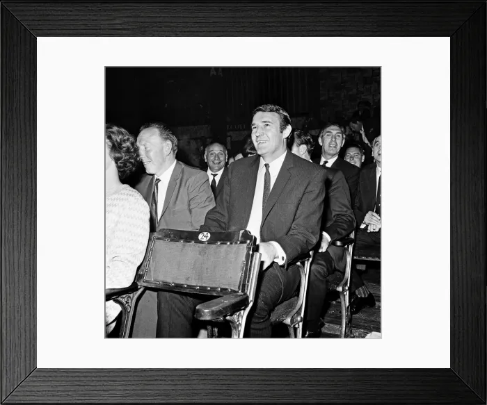 Framed Print : Manchester City assistant manager Malcolm Allison at ringside watching the Boxing during