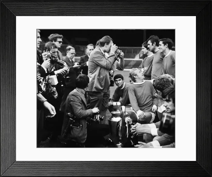 Framed Print : European Champions Manchester United pose with the famous trophy for members of the press Framed Print : European Champions Manchester United pose with the famous trophy for members of the press