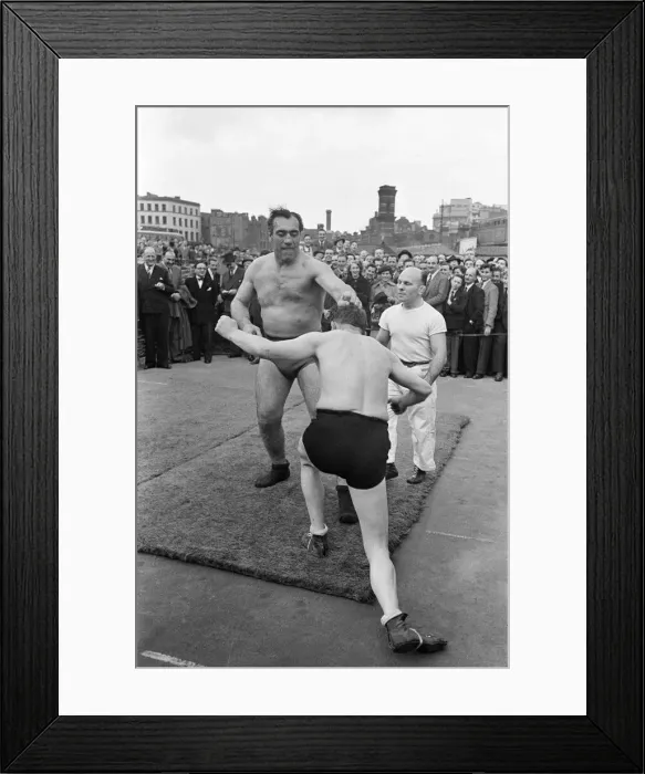 Framed Print : Primo Carnera v Al Hayes, Open Air Training Session at Ludgate Circus Gardens, London Framed Print : Primo Carnera v Al Hayes, Open Air Training Session at Ludgate Circus Gardens, London