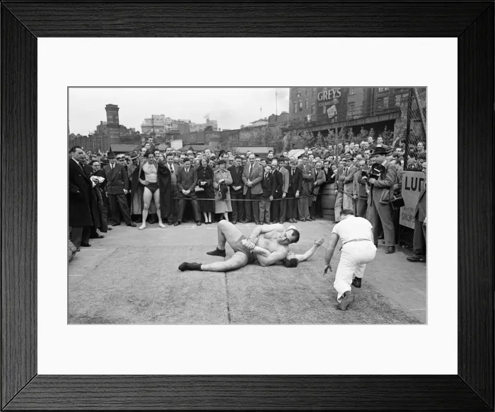 Framed Print : Primo Carnera v Al Hayes, Open Air Training Session at Ludgate Circus Gardens, London