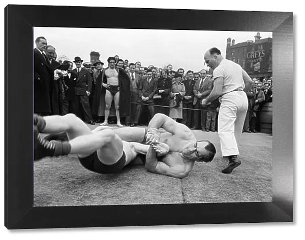 Primo Carnera v Al Hayes, Open Air Training Session at Ludgate Circus Gardens, London