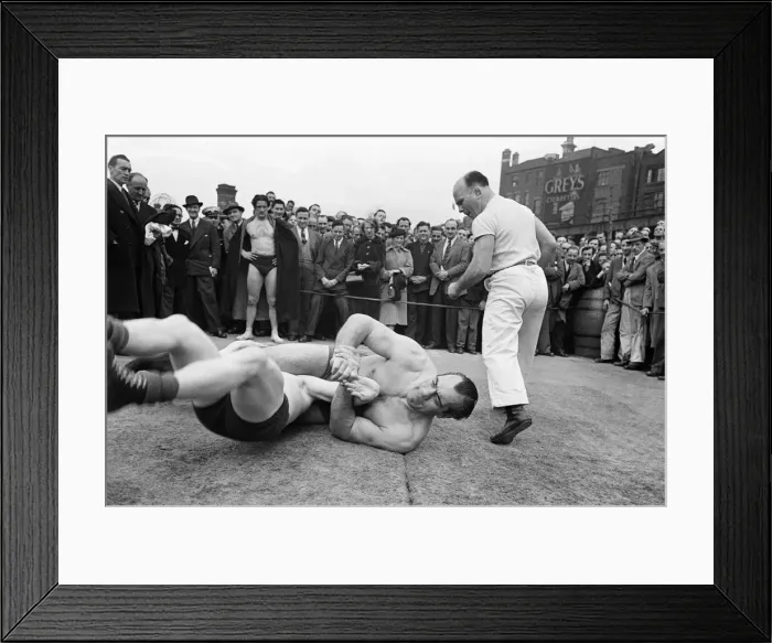 Framed Print : Primo Carnera v Al Hayes, Open Air Training Session at Ludgate Circus Gardens, London Framed Print : Primo Carnera v Al Hayes, Open Air Training Session at Ludgate Circus Gardens, London