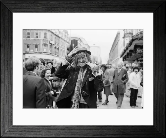 Framed Print : Jon Pertwee as Worzel Gummidge pictured out and about, dressed in character