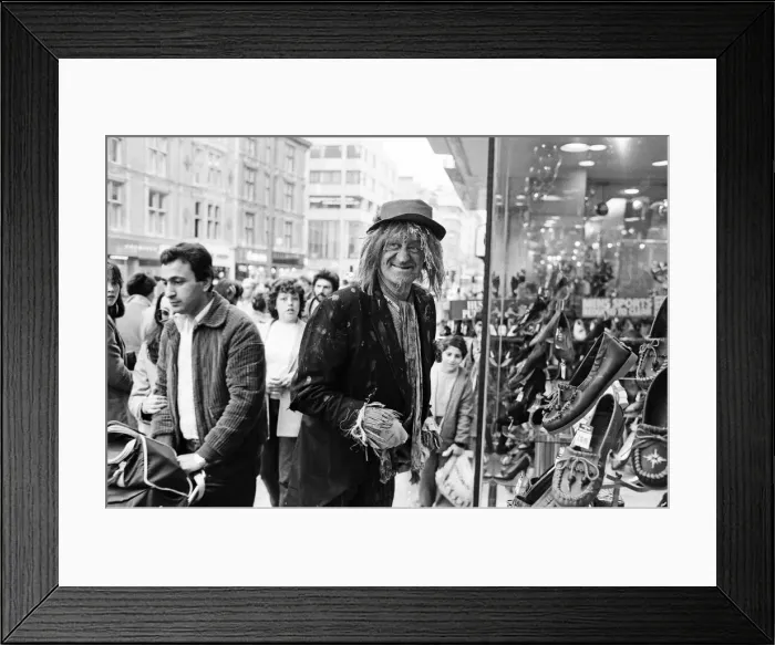 Framed Print : Jon Pertwee as Worzel Gummidge pictured out and about, dressed in character