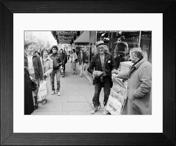 Framed Print : Jon Pertwee as Worzel Gummidge pictured out and about, dressed in character