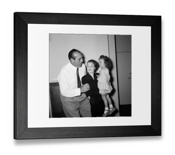 Framed Print : Primo Carnera, Wrestler, former boxer, with Peggy Brindle and her daughter Susan Framed Print : Primo Carnera, Wrestler, former boxer, with Peggy Brindle and her daughter Susan