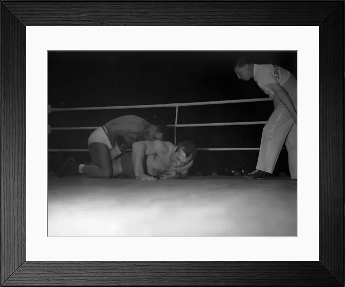 Framed Print : Primo Carnera v Larry Gains, Wrestling match, 23rd October 1951 Framed Print : Primo Carnera v Larry Gains, Wrestling match, 23rd October 1951