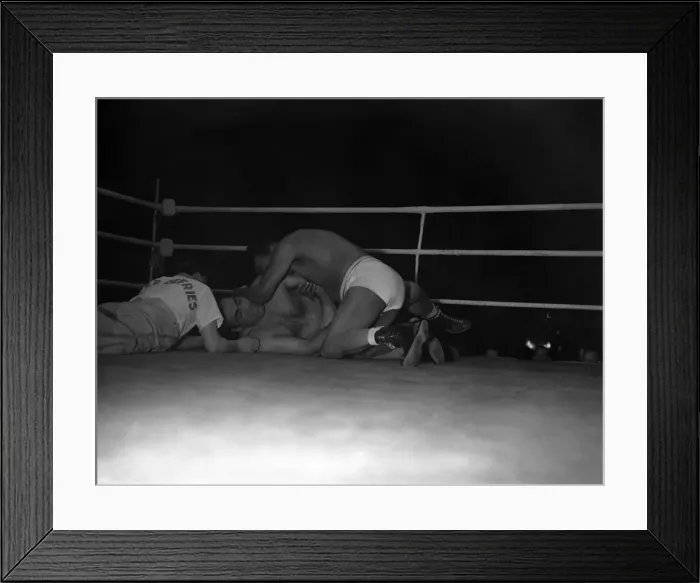 Framed Print : Primo Carnera v Larry Gains, Wrestling match, 23rd October 1951 Framed Print : Primo Carnera v Larry Gains, Wrestling match, 23rd October 1951