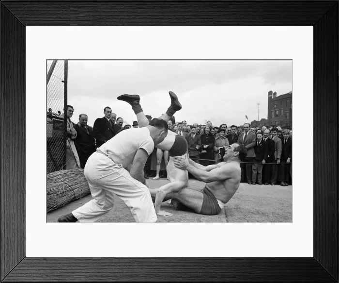Framed Print : Primo Carnera v Al Hayes, Open Air Training Session at Ludgate Circus Gardens, London Framed Print : Primo Carnera v Al Hayes, Open Air Training Session at Ludgate Circus Gardens, London