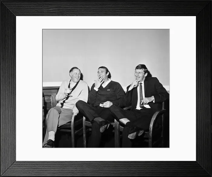 Framed Print : The Manchester City team celebrate winning the 1968 League title Framed Print : The Manchester City team celebrate winning the 1968 League title