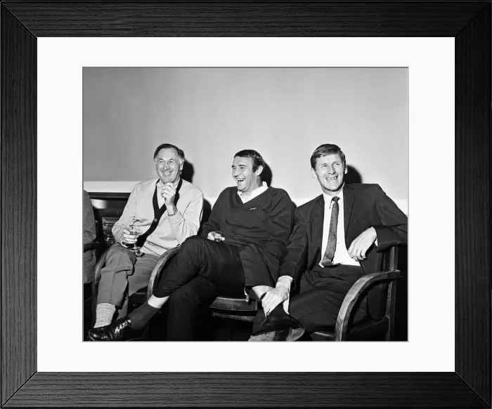 Framed Print : The Manchester City team celebrate winning the 1968 League title Framed Print : The Manchester City team celebrate winning the 1968 League title