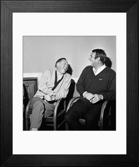 Framed Print : The Manchester City team celebrate winning the 1968 League title Framed Print : The Manchester City team celebrate winning the 1968 League title