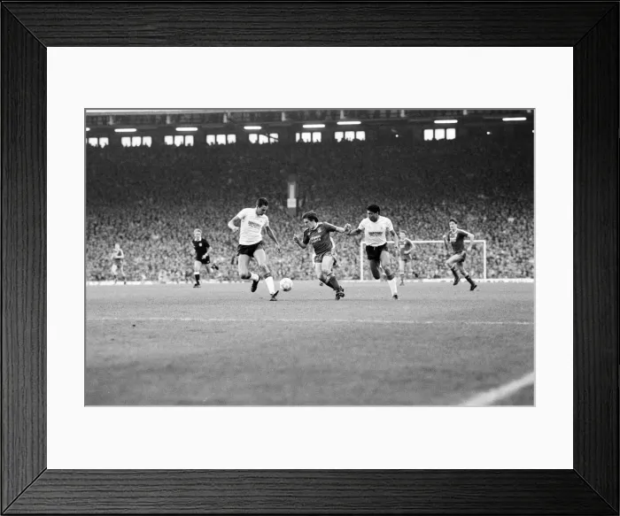Framed Print : Liverpool 5-0 Nottingham Forest, league match at Anfield, Wednesday 13th April 1988 Framed Print : Liverpool 5-0 Nottingham Forest, league match at Anfield, Wednesday 13th April 1988