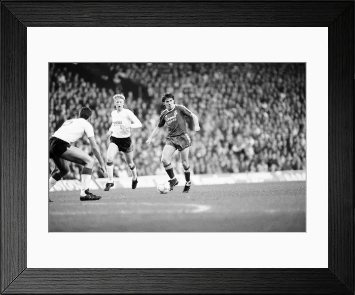 Framed Print : Liverpool 5-0 Nottingham Forest, league match at Anfield, Wednesday 13th April 1988 Framed Print : Liverpool 5-0 Nottingham Forest, league match at Anfield, Wednesday 13th April 1988